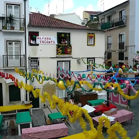 Alfama, The Heart Of Fado - Minutes From Tram 28 Апартаменты *
